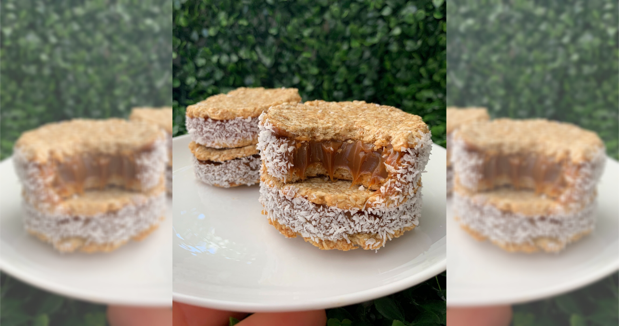 alfajores de coco con dulce de leche
